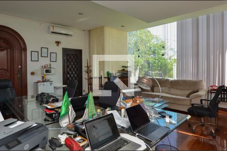 Casa de condomínio à venda com 1600m², 11 quartos e 10 vagas Casa de condomínio à venda com 1600m², 11 quartos e 10 vagasEscritório