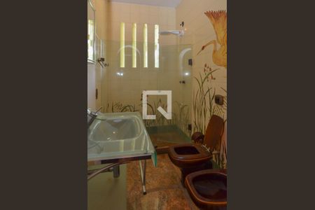 Casa de condomínio à venda com 1600m², 11 quartos e 10 vagas Casa de condomínio à venda com 1600m², 11 quartos e 10 vagasBanheiro da Suíte 4