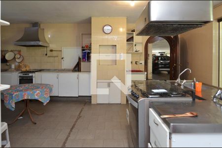 Casa de condomínio à venda com 1600m², 11 quartos e 10 vagas Casa de condomínio à venda com 1600m², 11 quartos e 10 vagasCozinha 2