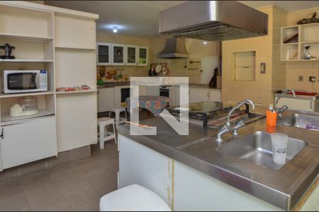 Casa de condomínio à venda com 1600m², 11 quartos e 10 vagas Casa de condomínio à venda com 1600m², 11 quartos e 10 vagasCozinha 2