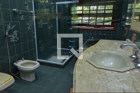 Casa de condomínio à venda com 1600m², 11 quartos e 10 vagas Casa de condomínio à venda com 1600m², 11 quartos e 10 vagasBanheiro da Suíte 1