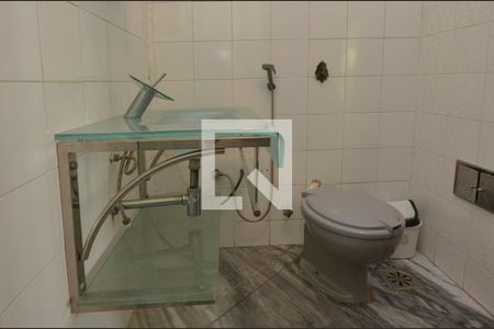 Casa de condomínio à venda com 1600m², 11 quartos e 10 vagas Casa de condomínio à venda com 1600m², 11 quartos e 10 vagasBanheiro da Suíte 2