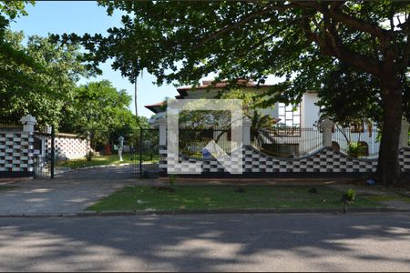 Casa de condomínio à venda com 1600m², 11 quartos e 10 vagas Casa de condomínio à venda com 1600m², 11 quartos e 10 vagasFachada