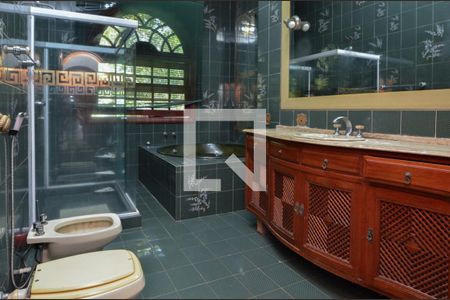 Casa de condomínio à venda com 1600m², 11 quartos e 10 vagas Casa de condomínio à venda com 1600m², 11 quartos e 10 vagasBanheiro da Suíte 1