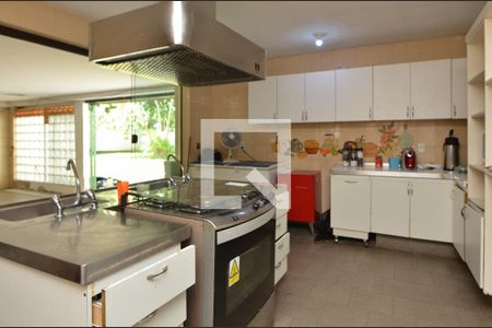 Casa de condomínio à venda com 1600m², 11 quartos e 10 vagas Casa de condomínio à venda com 1600m², 11 quartos e 10 vagasCozinha 2