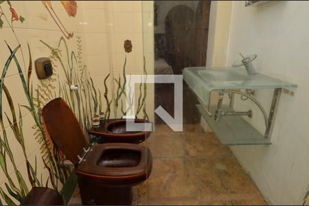 Casa de condomínio à venda com 1600m², 11 quartos e 10 vagas Casa de condomínio à venda com 1600m², 11 quartos e 10 vagasBanheiro da Suíte 4