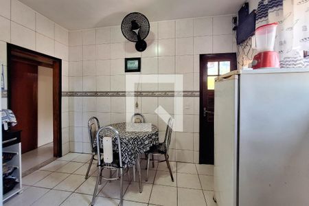 Casa à venda com 290m², 5 quartos e 3 vagas Casa à venda com 290m², 5 quartos e 3 vagasCozinha