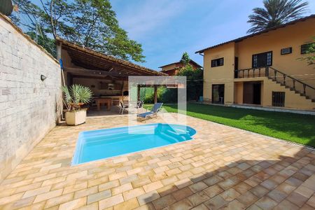 Casa à venda com 290m², 5 quartos e 3 vagas Casa à venda com 290m², 5 quartos e 3 vagasÁrea Externa