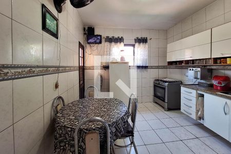 Casa à venda com 290m², 5 quartos e 3 vagas Casa à venda com 290m², 5 quartos e 3 vagasCozinha