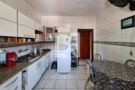 Casa à venda com 290m², 5 quartos e 3 vagas Casa à venda com 290m², 5 quartos e 3 vagasCozinha