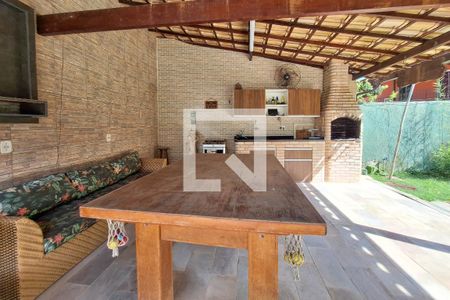 Casa à venda com 290m², 5 quartos e 3 vagas Casa à venda com 290m², 5 quartos e 3 vagasÁrea Externa