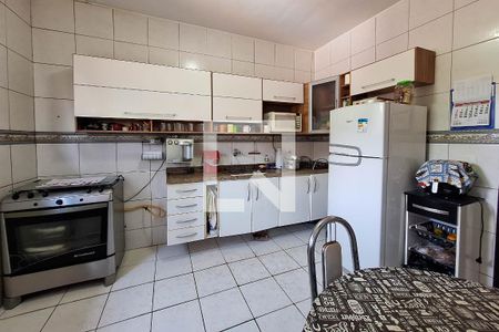 Casa à venda com 290m², 5 quartos e 3 vagas Casa à venda com 290m², 5 quartos e 3 vagasCozinha