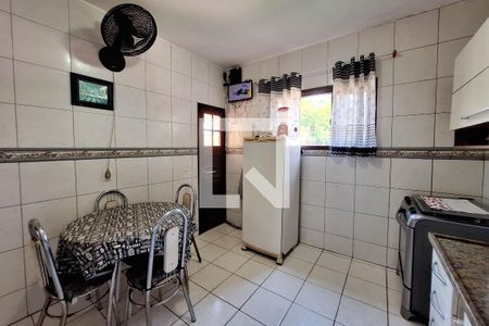 Casa à venda com 290m², 5 quartos e 3 vagas Casa à venda com 290m², 5 quartos e 3 vagasCozinha