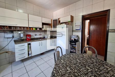 Casa à venda com 290m², 5 quartos e 3 vagas Casa à venda com 290m², 5 quartos e 3 vagasCozinha