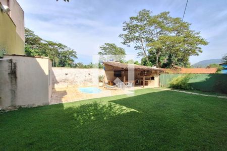 Casa à venda com 290m², 5 quartos e 3 vagas Casa à venda com 290m², 5 quartos e 3 vagasÁrea Externa