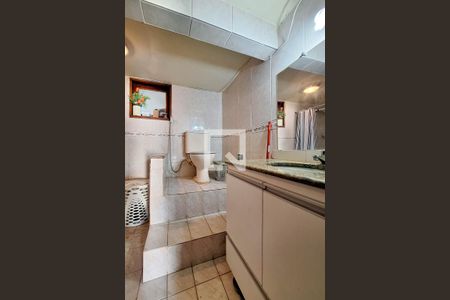 Casa à venda com 290m², 5 quartos e 3 vagas Casa à venda com 290m², 5 quartos e 3 vagasBanheiro da Suíte 3