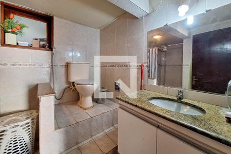 Casa à venda com 290m², 5 quartos e 3 vagas Casa à venda com 290m², 5 quartos e 3 vagasBanheiro da Suíte 3