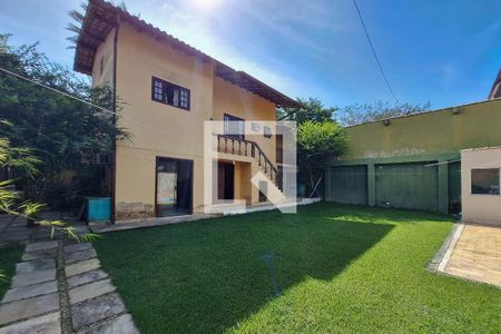 Casa à venda com 290m², 5 quartos e 3 vagas Casa à venda com 290m², 5 quartos e 3 vagasÁrea Externa
