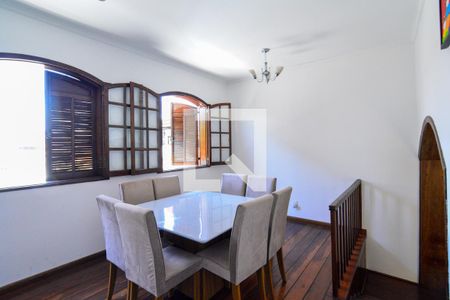 Casa à venda com 225m², 3 quartos e 2 vagas Casa à venda com 225m², 3 quartos e 2 vagasSala de Jantar