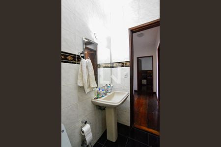 Casa à venda com 225m², 3 quartos e 2 vagas Casa à venda com 225m², 3 quartos e 2 vagasBanheiro