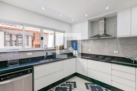 Casa à venda com 254m², 3 quartos e 5 vagas Casa à venda com 254m², 3 quartos e 5 vagasCozinha