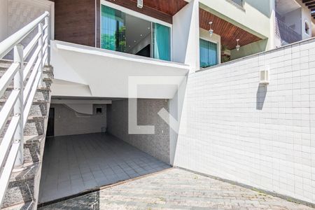 Casa à venda com 254m², 3 quartos e 5 vagas Casa à venda com 254m², 3 quartos e 5 vagasGaragem