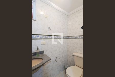 Casa à venda com 254m², 3 quartos e 5 vagas Casa à venda com 254m², 3 quartos e 5 vagasLavabo do sótão