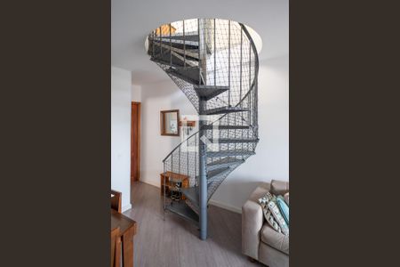 Apartamento à venda com 116m², 2 quartos e 2 vagasEscada