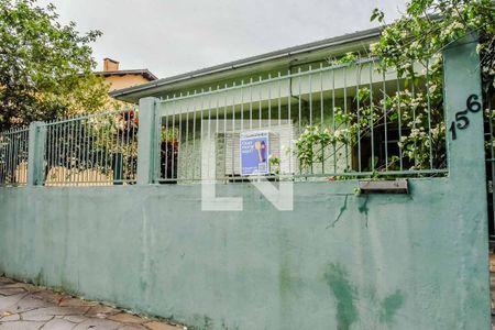 Casa à venda com 400m², 7 quartos e 8 vagasPlaquinha instalada na fachada