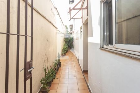 Casa à venda com 257m², 4 quartos e 3 vagas Casa à venda com 257m², 4 quartos e 3 vagasCorredor