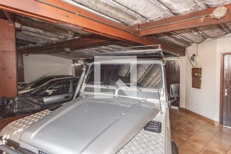 Casa à venda com 257m², 4 quartos e 3 vagas Casa à venda com 257m², 4 quartos e 3 vagasGaragem