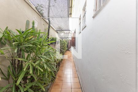 Casa à venda com 257m², 4 quartos e 3 vagas Casa à venda com 257m², 4 quartos e 3 vagasCorredor