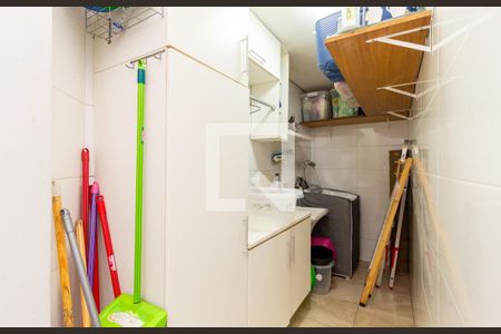 Casa à venda com 320m², 5 quartos e 2 vagas Casa à venda com 320m², 5 quartos e 2 vagasÁrea de Serviço