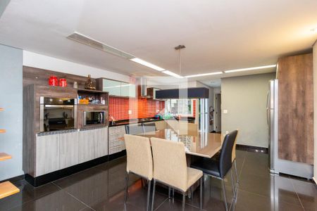 Casa à venda com 320m², 5 quartos e 2 vagas Casa à venda com 320m², 5 quartos e 2 vagasCozinha