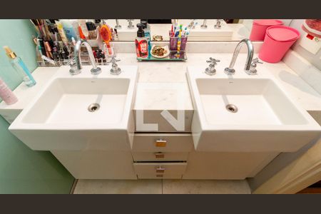 Casa à venda com 320m², 5 quartos e 2 vagas Casa à venda com 320m², 5 quartos e 2 vagasDetalhe Banheiro - Suíte 3