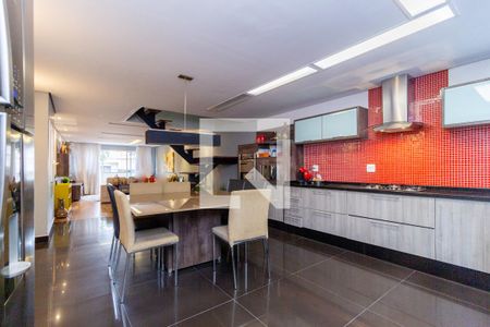 Casa à venda com 320m², 5 quartos e 2 vagas Casa à venda com 320m², 5 quartos e 2 vagasCozinha