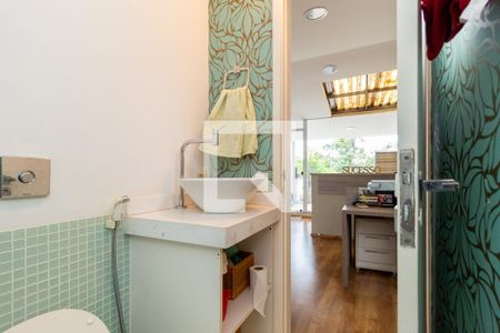 Casa à venda com 320m², 5 quartos e 2 vagas Casa à venda com 320m², 5 quartos e 2 vagasBanheiro - Suíte 4