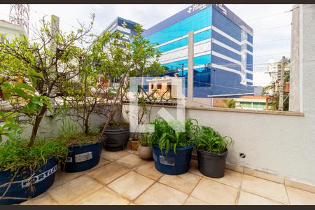 Casa à venda com 320m², 5 quartos e 2 vagas Casa à venda com 320m², 5 quartos e 2 vagasSuíte 4 - Varanda 1