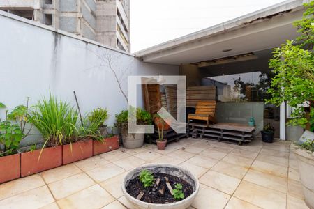 Casa à venda com 320m², 5 quartos e 2 vagas Casa à venda com 320m², 5 quartos e 2 vagasSuíte 4 - Varanda 2