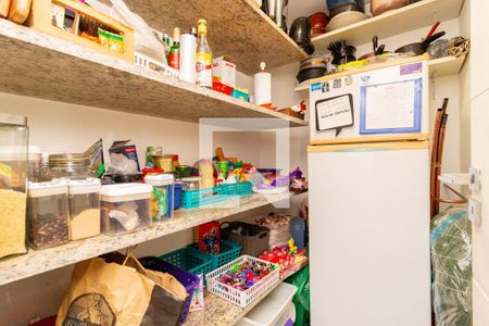 Casa à venda com 320m², 5 quartos e 2 vagas Casa à venda com 320m², 5 quartos e 2 vagasDespensa