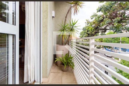 Casa à venda com 320m², 5 quartos e 2 vagas Casa à venda com 320m², 5 quartos e 2 vagasVaranda - Suíte 3