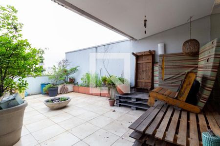 Casa à venda com 320m², 5 quartos e 2 vagas Casa à venda com 320m², 5 quartos e 2 vagasSuíte 4 - Varanda 2