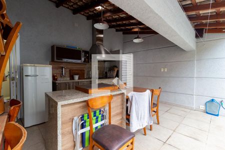 Casa à venda com 320m², 5 quartos e 2 vagas Casa à venda com 320m², 5 quartos e 2 vagasEspaço Gourmet