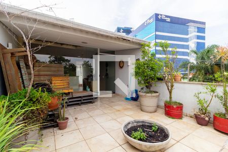 Casa à venda com 320m², 5 quartos e 2 vagas Casa à venda com 320m², 5 quartos e 2 vagasSuíte 4 - Varanda 2