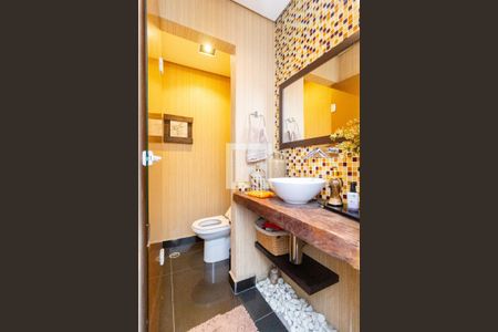 Casa à venda com 320m², 5 quartos e 2 vagas Casa à venda com 320m², 5 quartos e 2 vagasLavabo