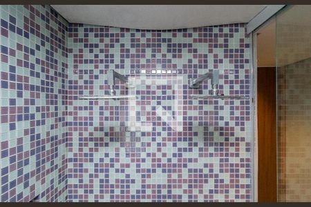 Casa à venda com 320m², 5 quartos e 2 vagas Casa à venda com 320m², 5 quartos e 2 vagasDetalhe Banheiro - Suíte 3