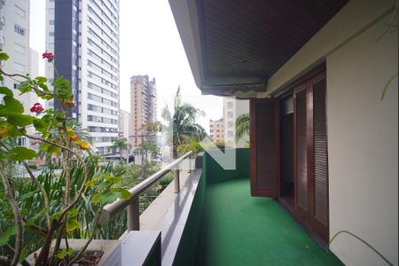 Apartamento à venda com 212m², 3 quartos e 2 vagasVaranda da Suite