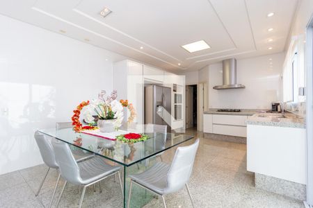 Casa à venda com 550m², 5 quartos e 6 vagasCozinha