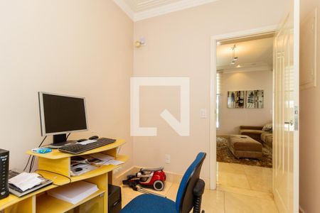 Casa à venda com 550m², 5 quartos e 6 vagasEscritório