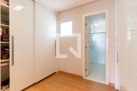 Casa à venda com 550m², 5 quartos e 6 vagasCloset - Suíte 2